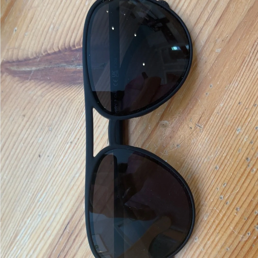Black Goodr Sunglasses + sleeve - Picture 2 of 3